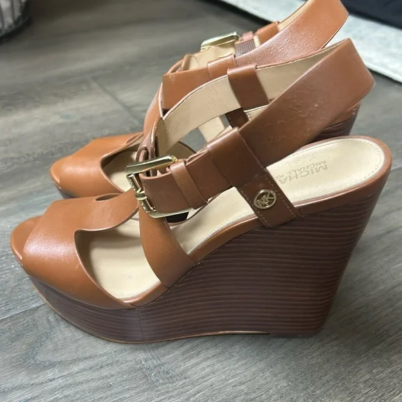 EUC Michael Kors brown leather wedges size 7 - Picture 1 of 8